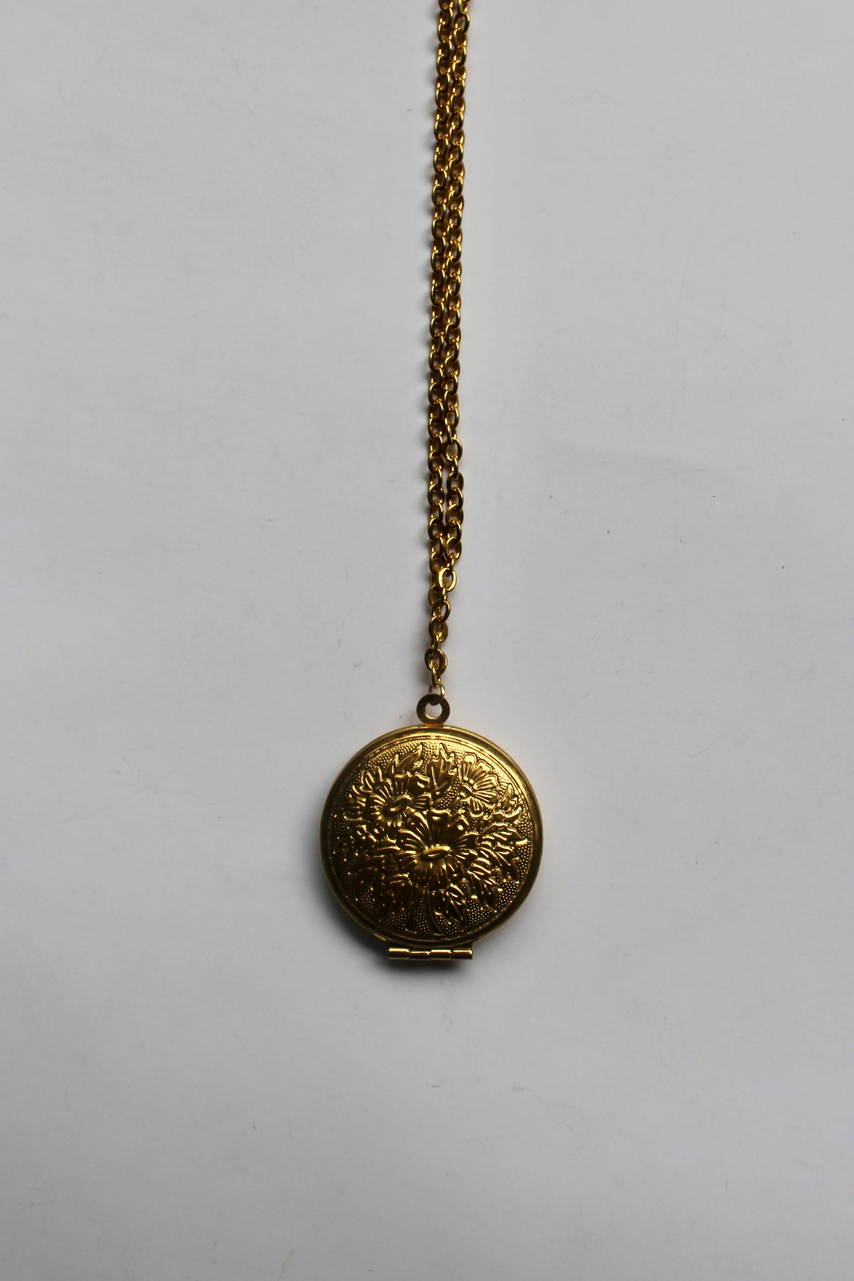 GOLDEN STAINLESS OPENABLE PENDANTS