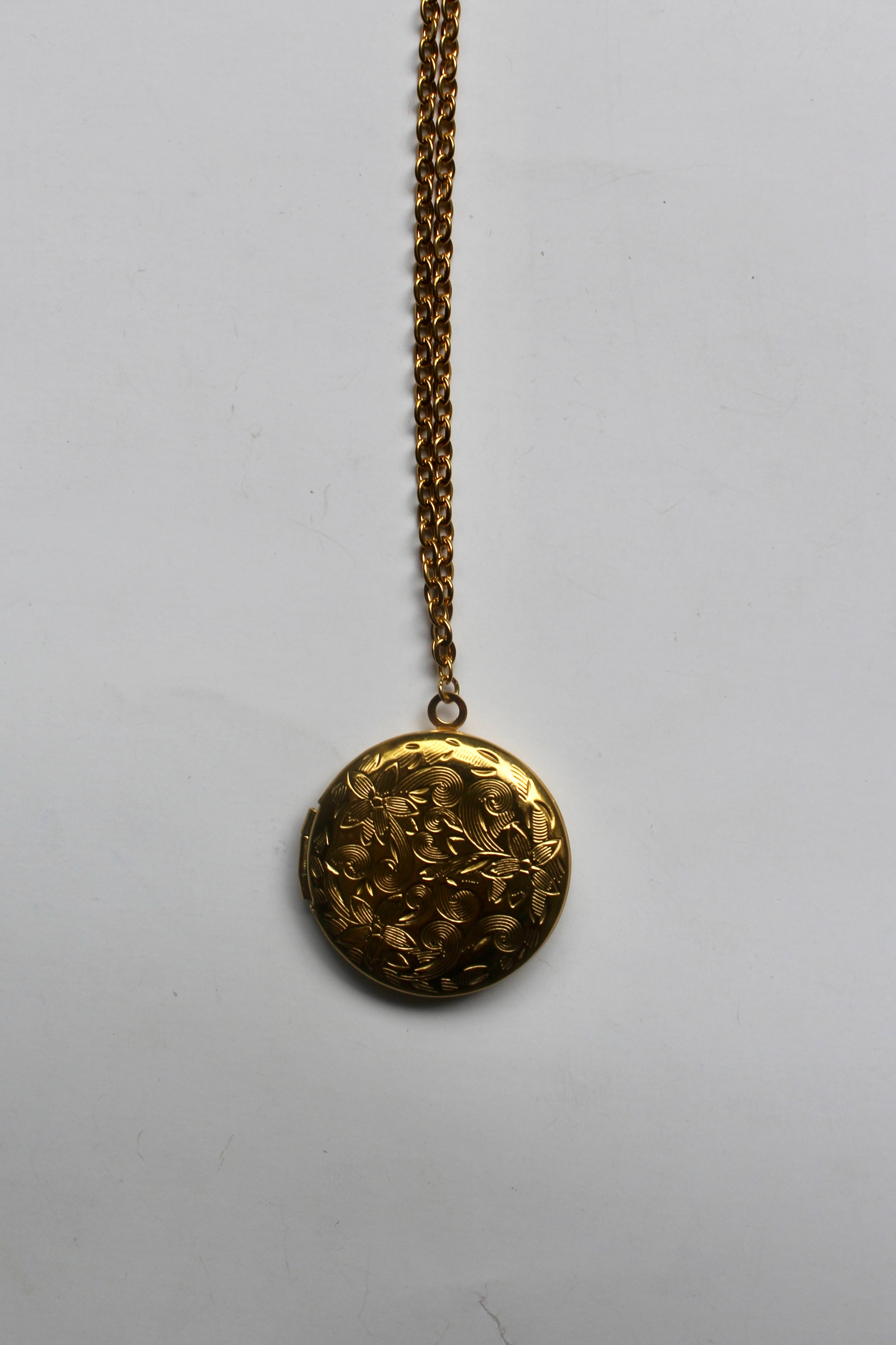 GOLDEN STAINLESS OPENABLE PENDANTS
