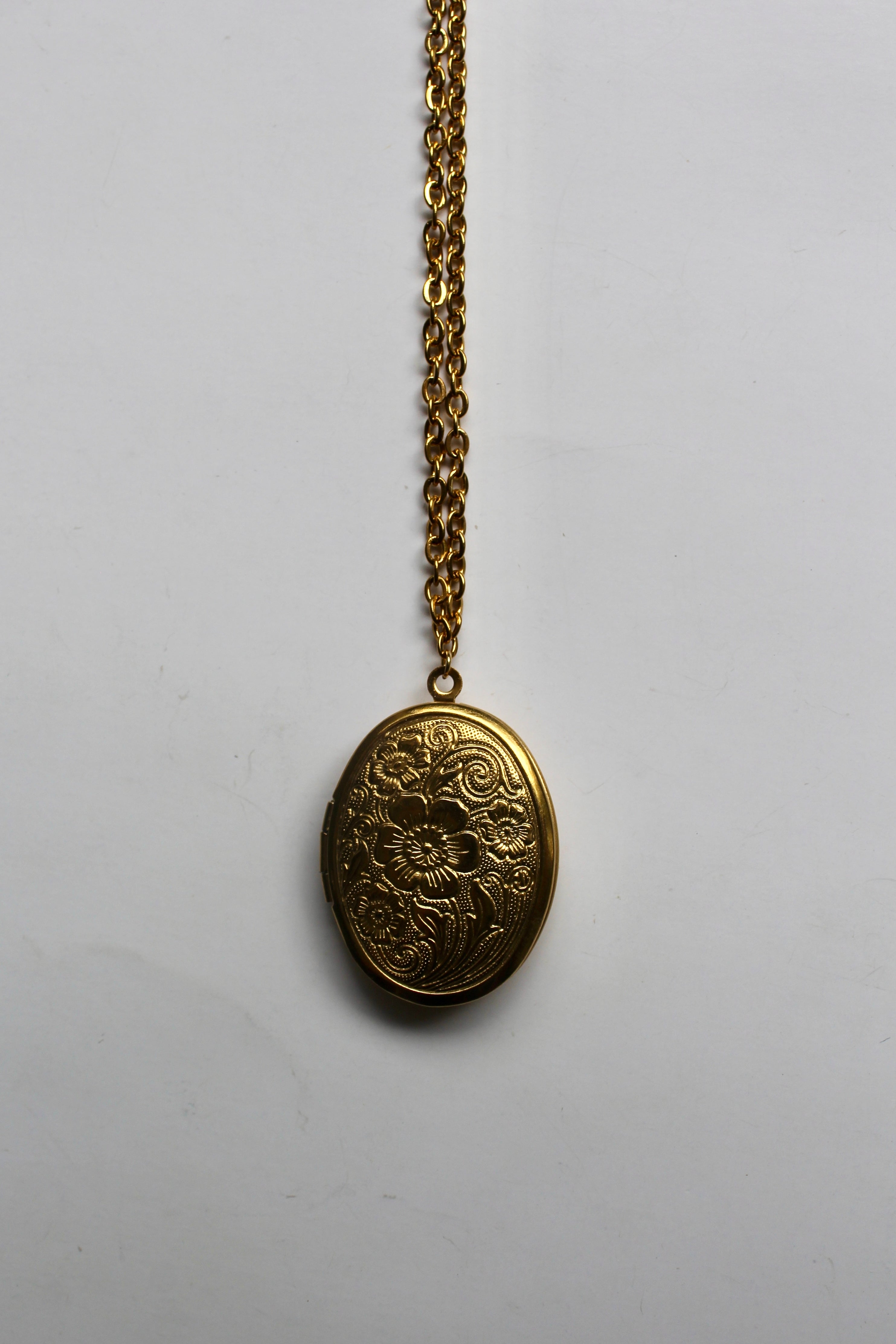 GOLDEN STAINLESS OPENABLE PENDANTS