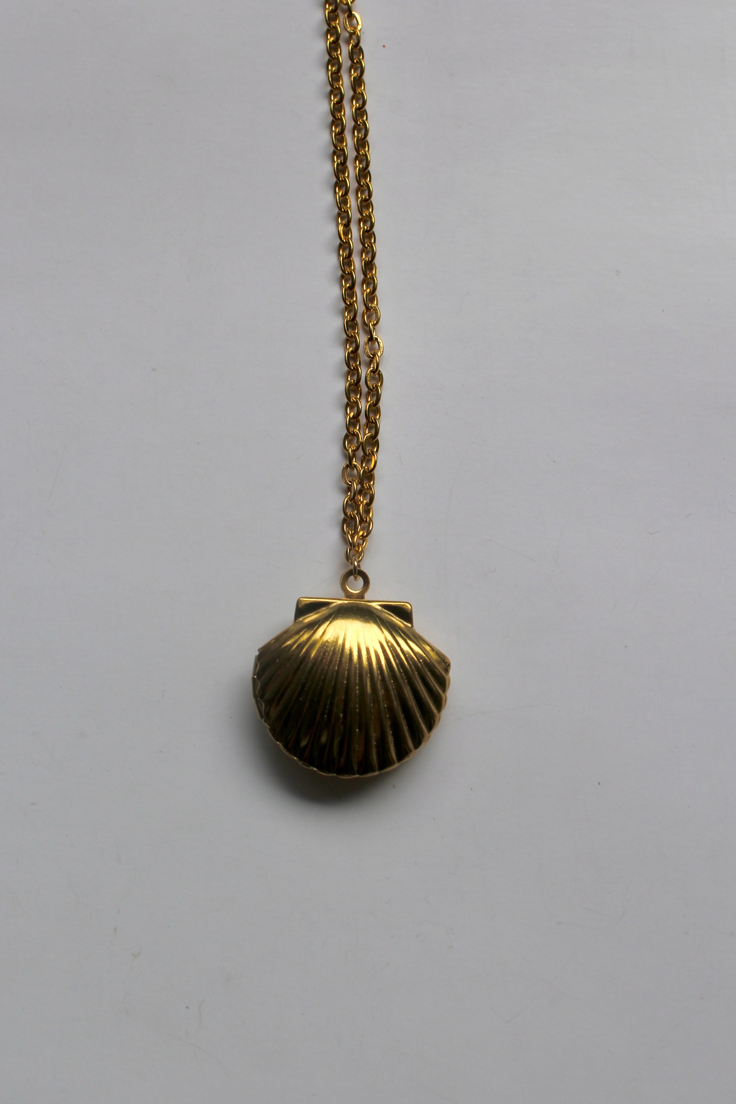 GOLDEN STAINLESS OPENABLE PENDANTS