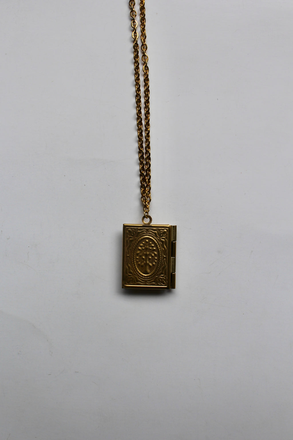 GOLDEN STAINLESS OPENABLE PENDANTS