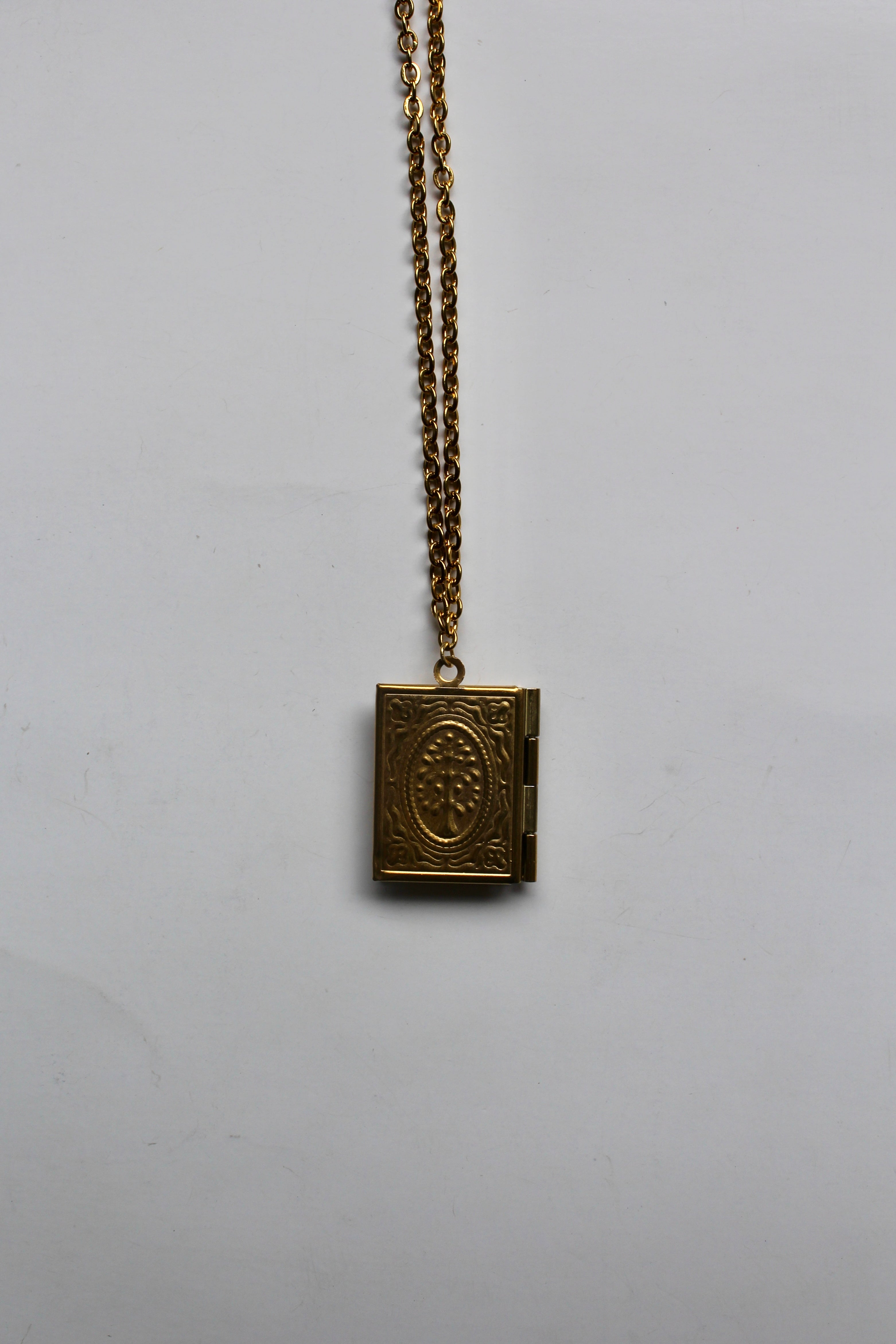 GOLDEN STAINLESS OPENABLE PENDANTS