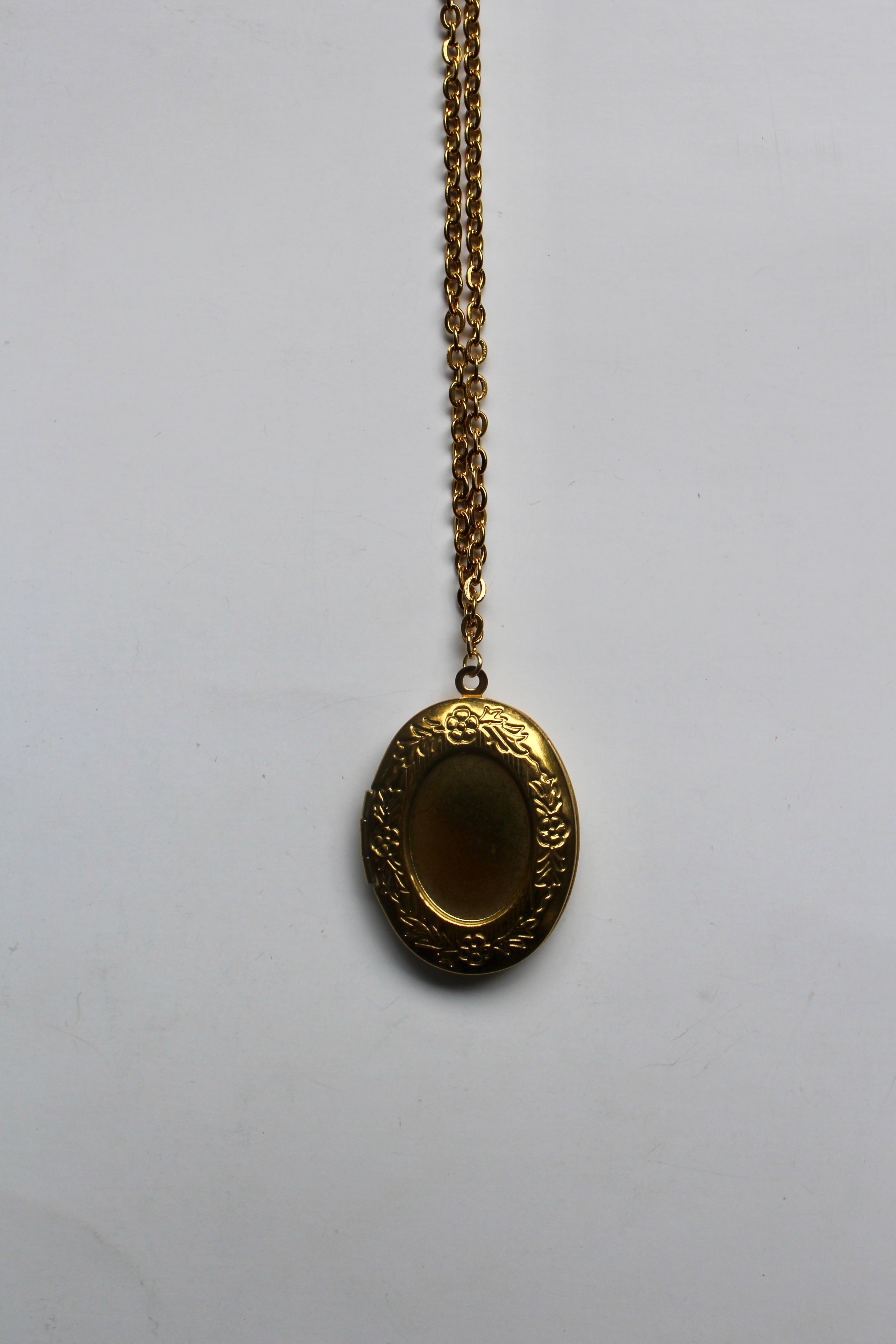 GOLDEN STAINLESS OPENABLE PENDANTS