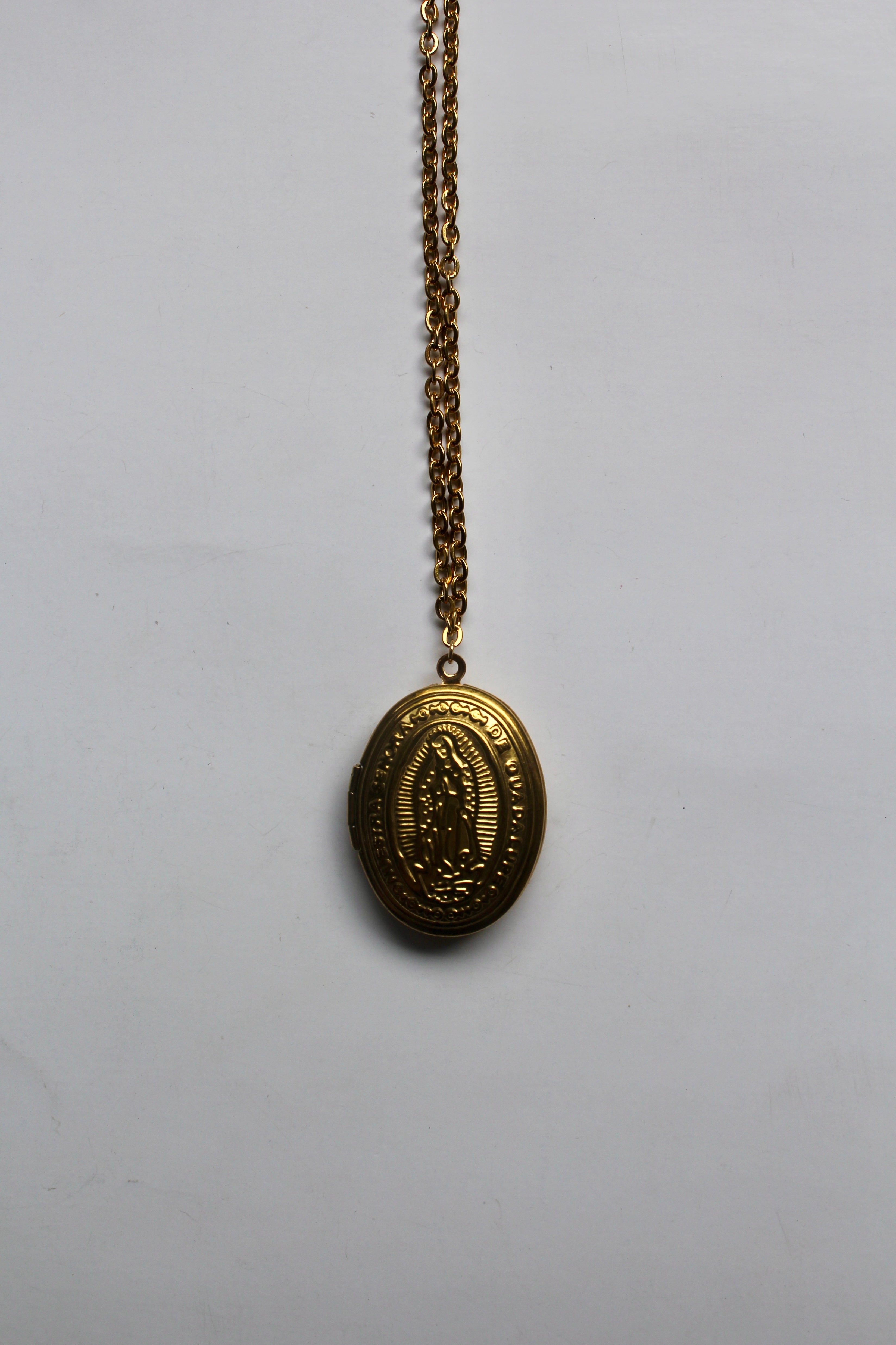 GOLDEN STAINLESS OPENABLE PENDANTS