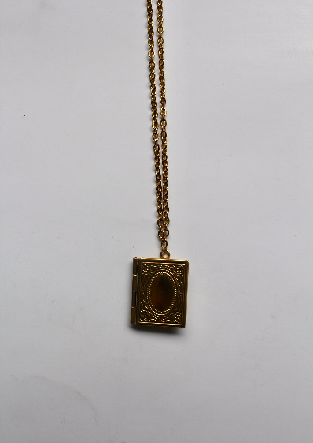 GOLDEN STAINLESS OPENABLE PENDANTS