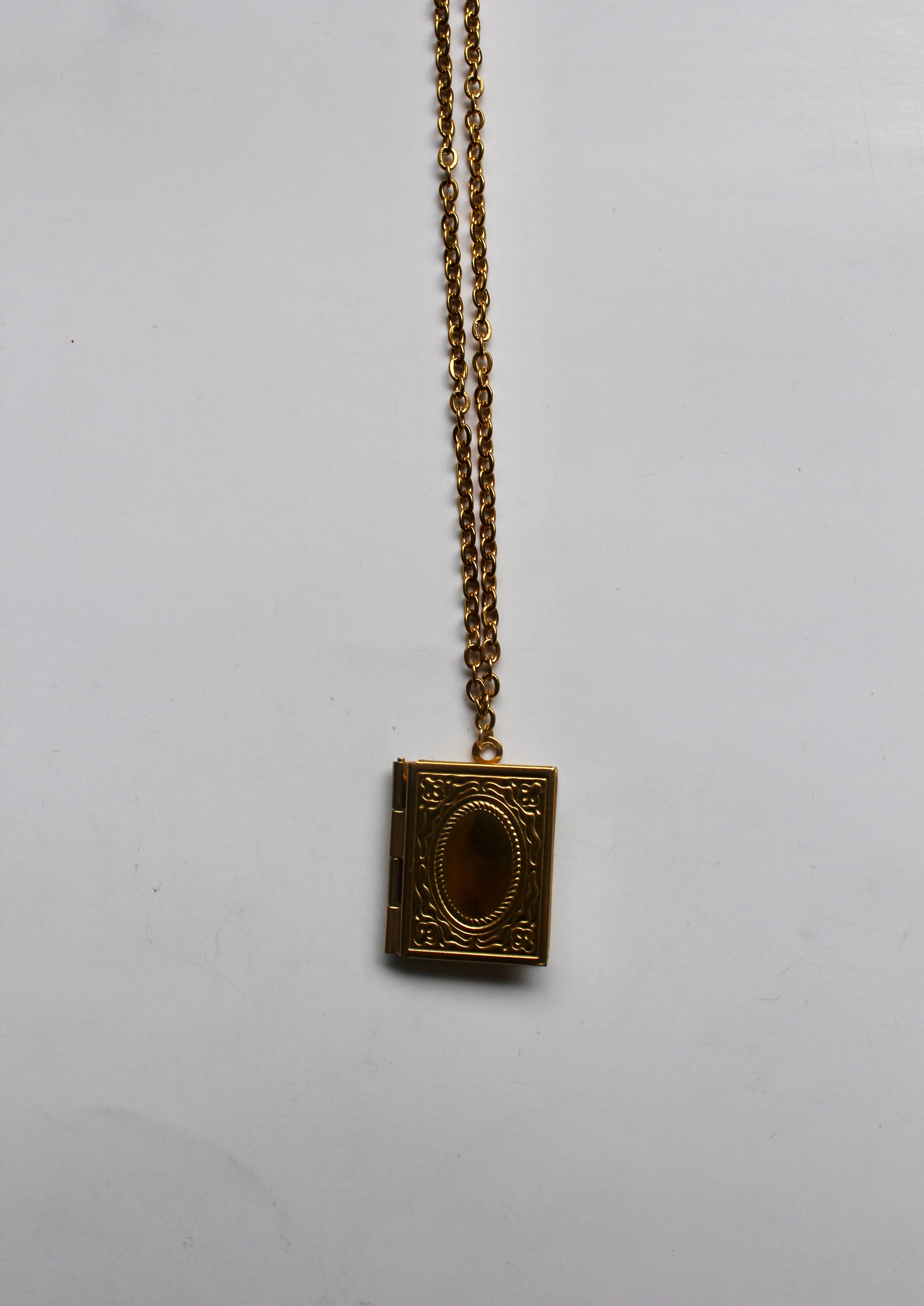 GOLDEN STAINLESS OPENABLE PENDANTS