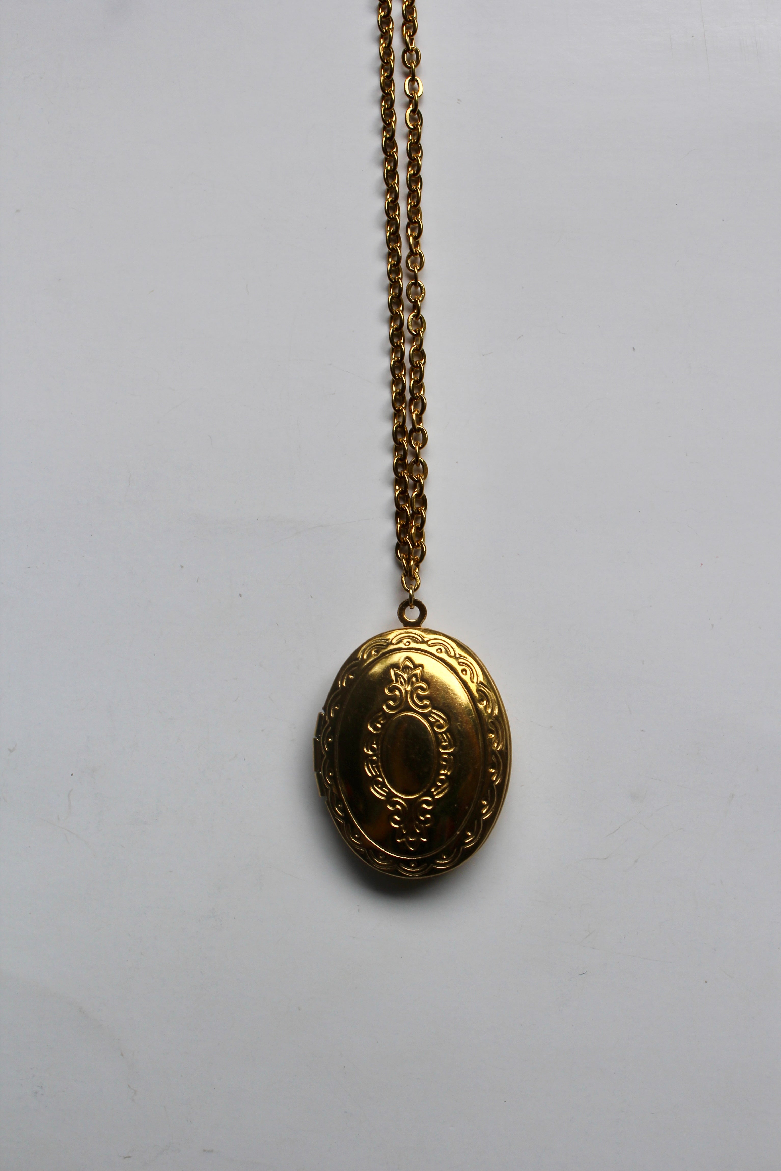 GOLDEN STAINLESS OPENABLE PENDANTS