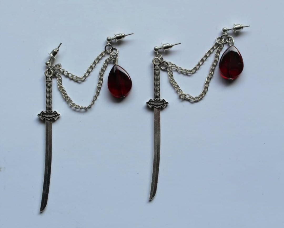 Blood blade double pierced earinga